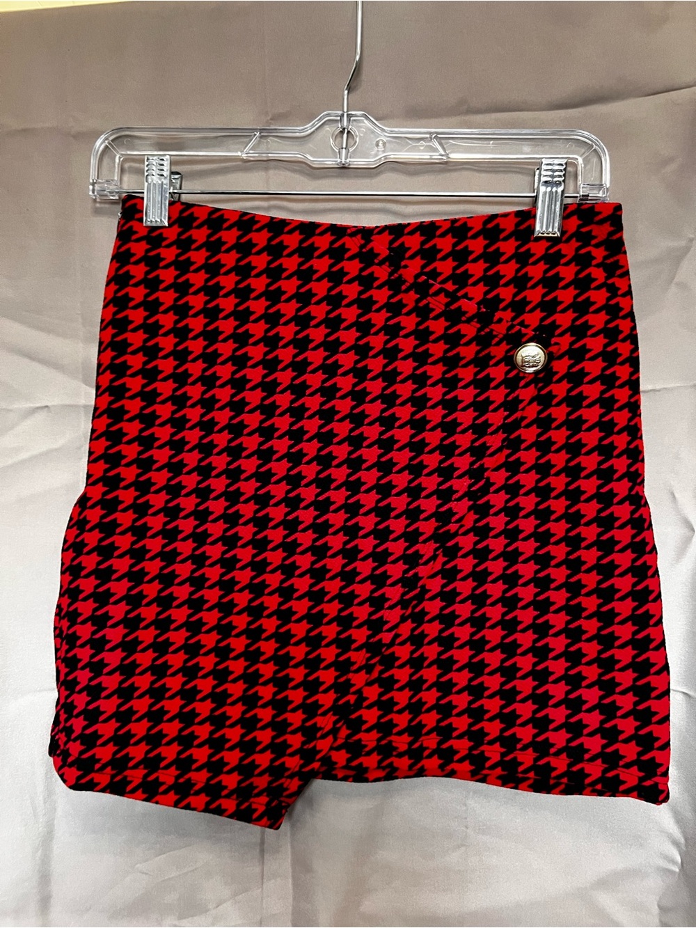 SHEIN Red and Black Houndstooth Mini Skirt with Gold Button